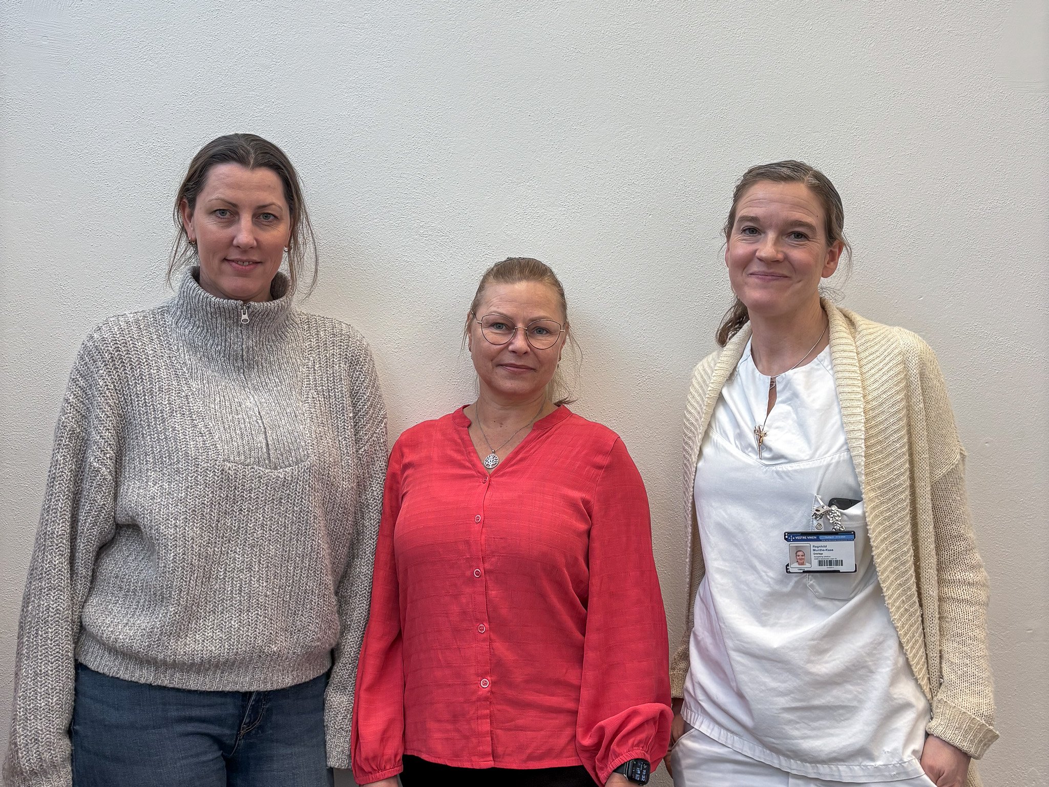 En gruppe kvinner som poserer for et bilde