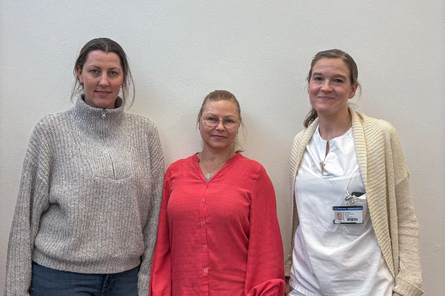 En gruppe kvinner som poserer for et bilde