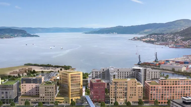 En by ved siden av et vannområde