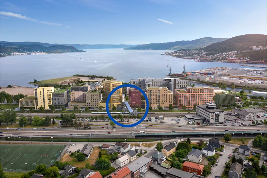 Droneillustrasjon av plassering av den nye gangbroa