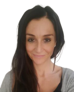 En kvinne med langt hår