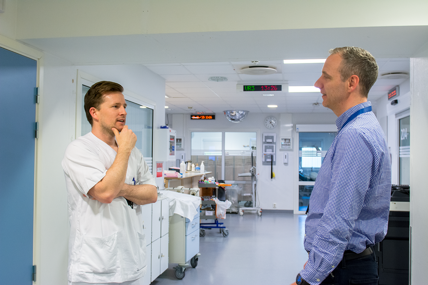 Et par menn på et sykehus