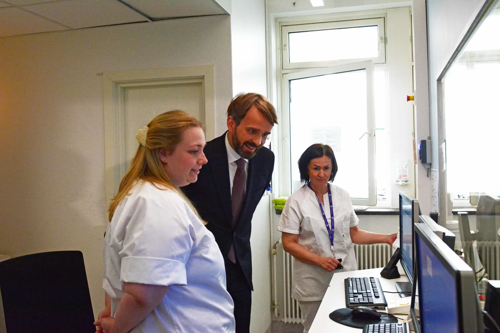 En gruppe mennesker på et kontor