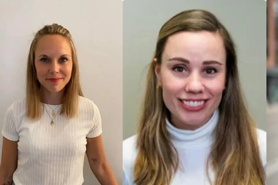 En gruppe mennesker som smiler
