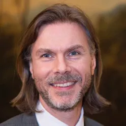 En mann med skjegg