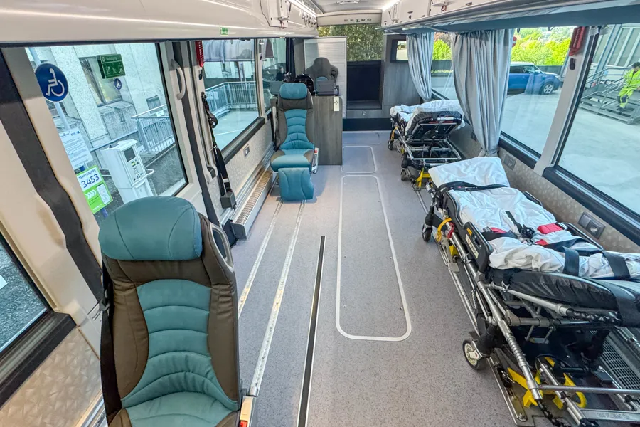 En buss med mye bagasje