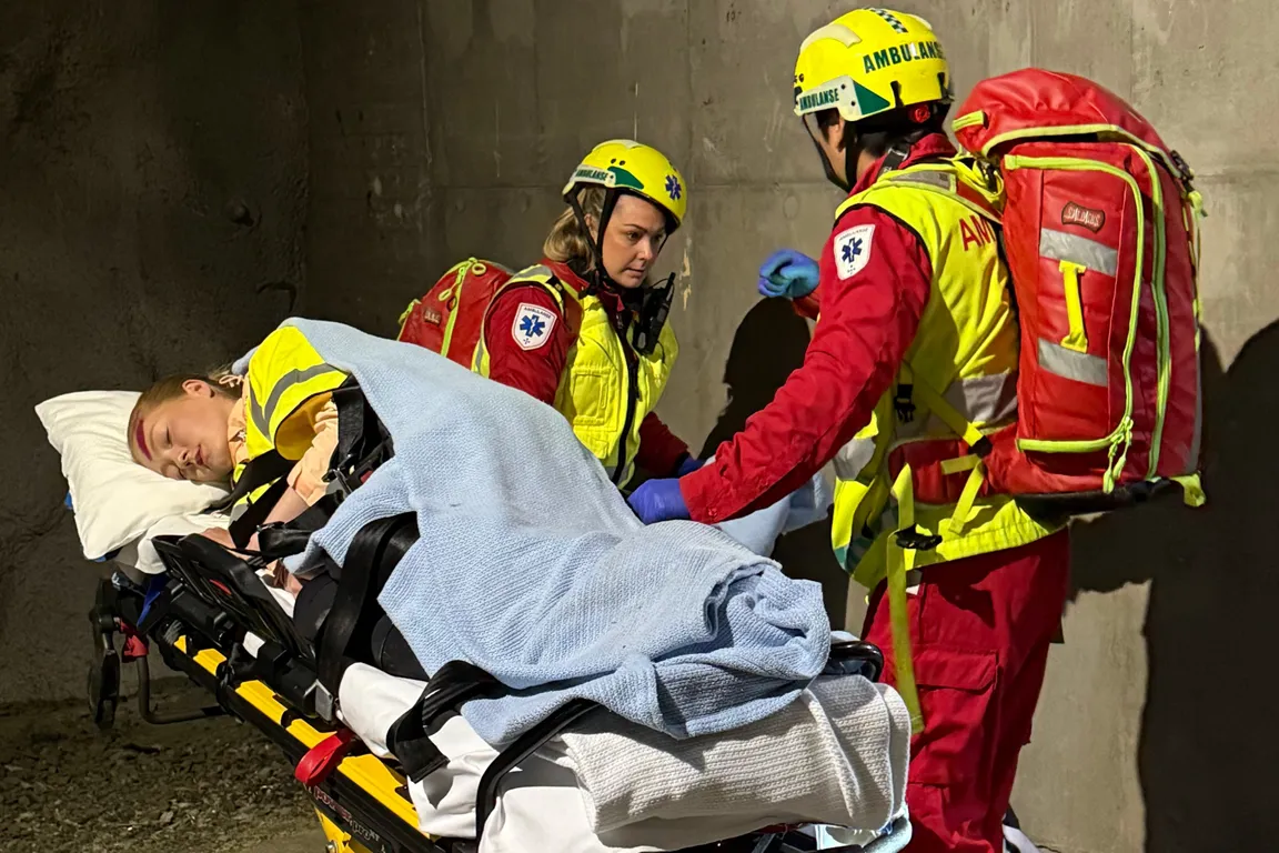 En gruppe mennesker i verneutstyr