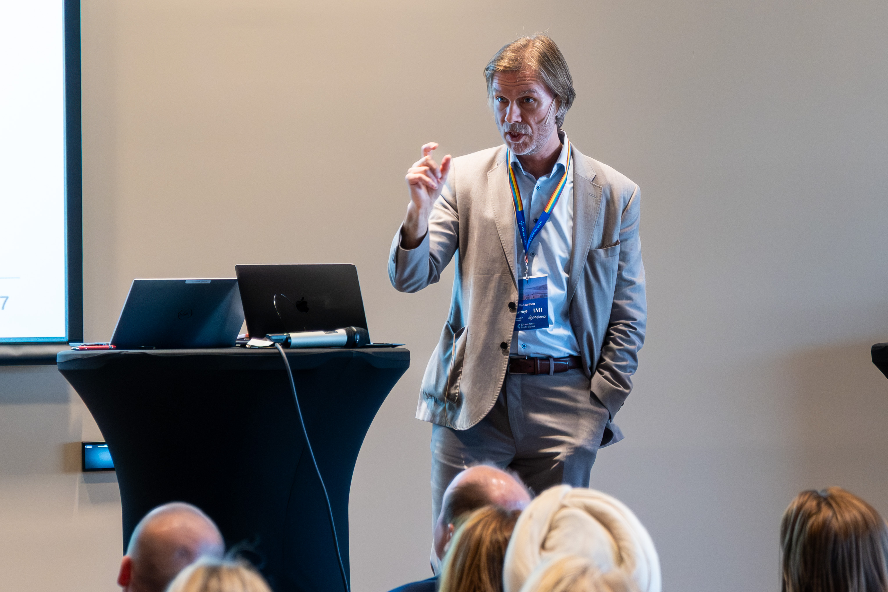 En person som holder en presentasjon