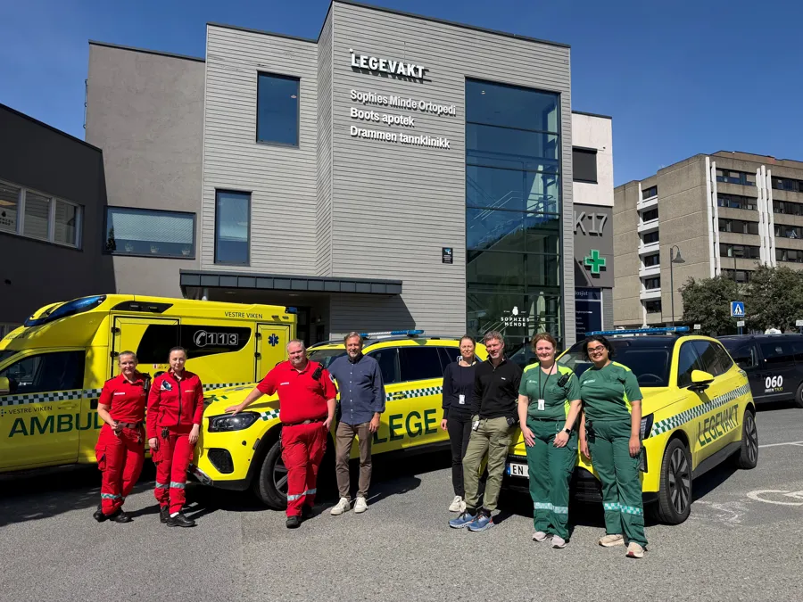 samlet utenfor Drammen legevakt