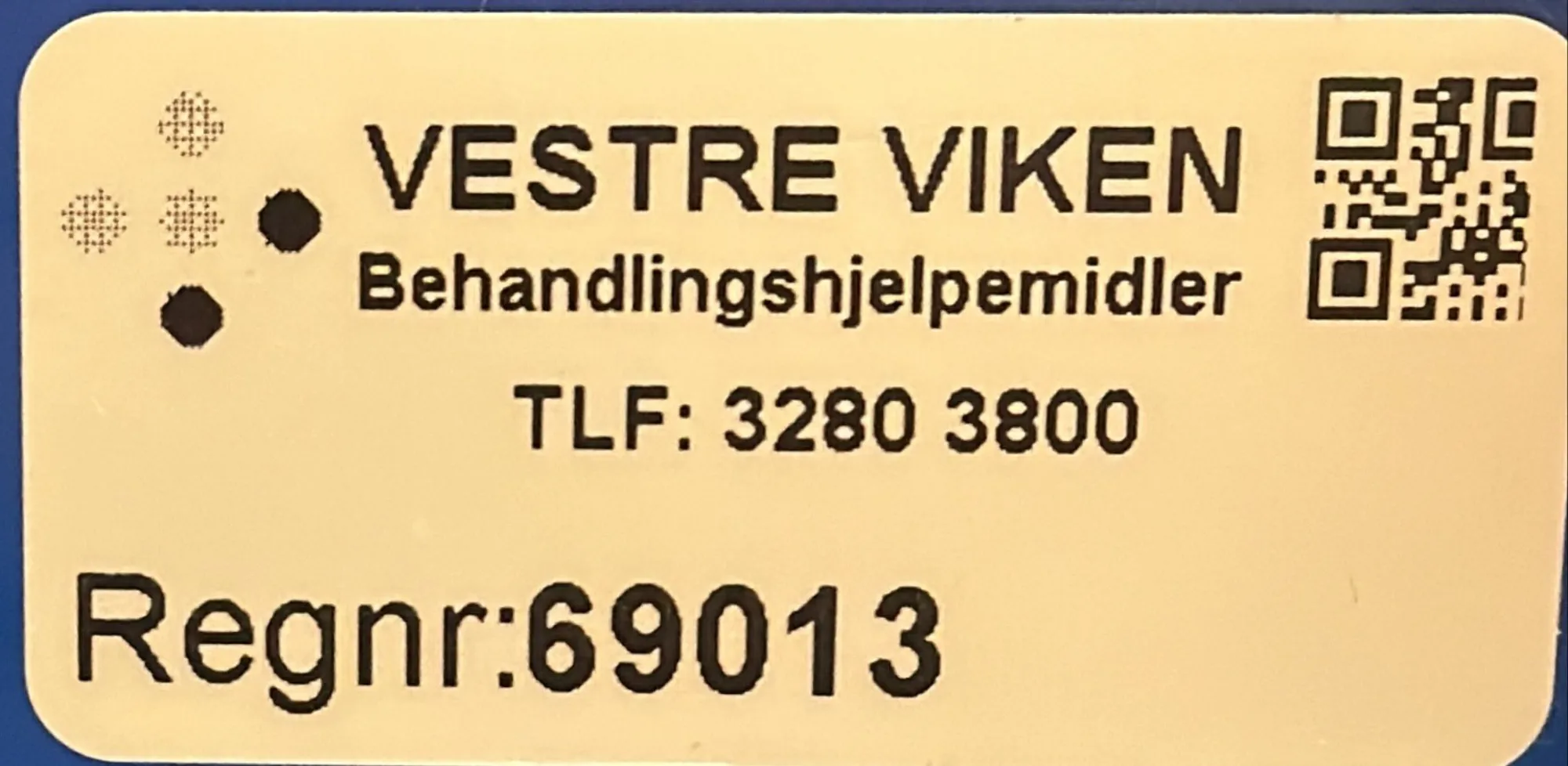 Et nærbilde av et skilt