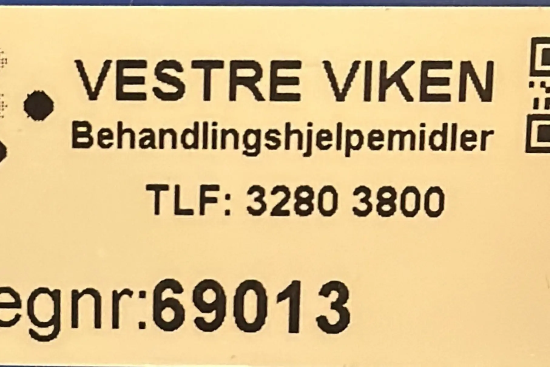 Et nærbilde av et skilt