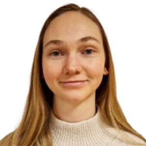 Et nærbilde av en smilende person