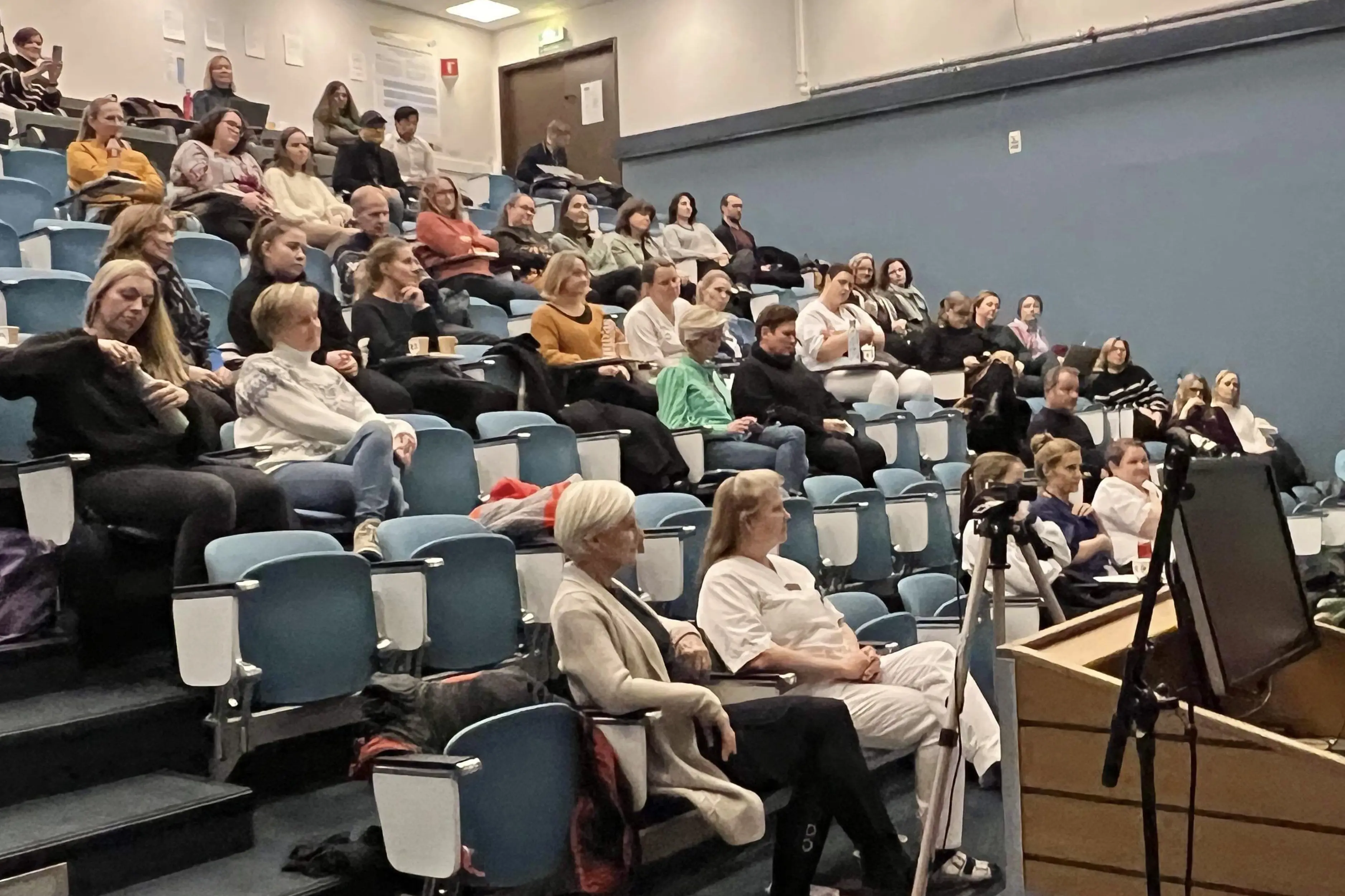 engasjert gjeng på workshop for digitale sårtjenester