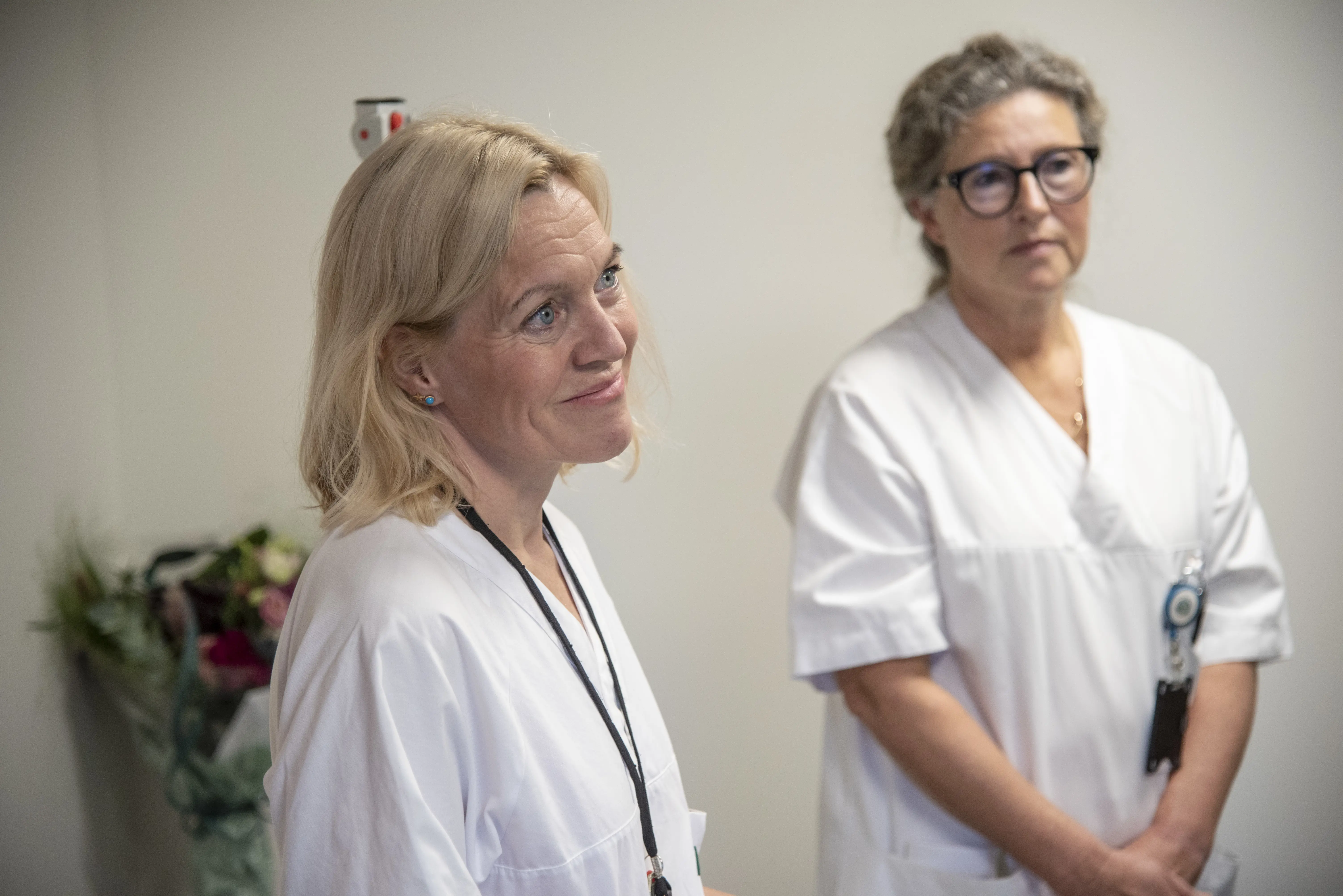 STOLT: Klinikkdirektør Trine Olsen er stolt over den nye seksjonen. Til høyre: Kristin Staib.