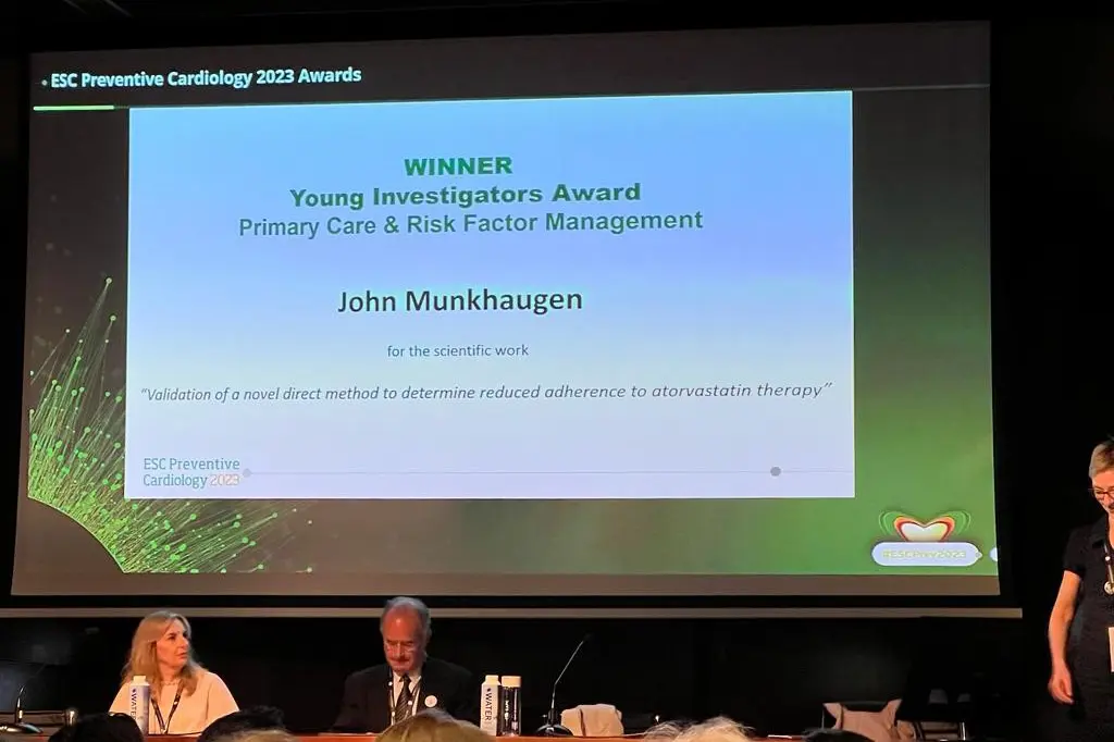 Enhetsleder, kardiolog og professor John Munkhaugen som leder NORCOR gruppen. Han vant forskningspris for unge forskere med sitt