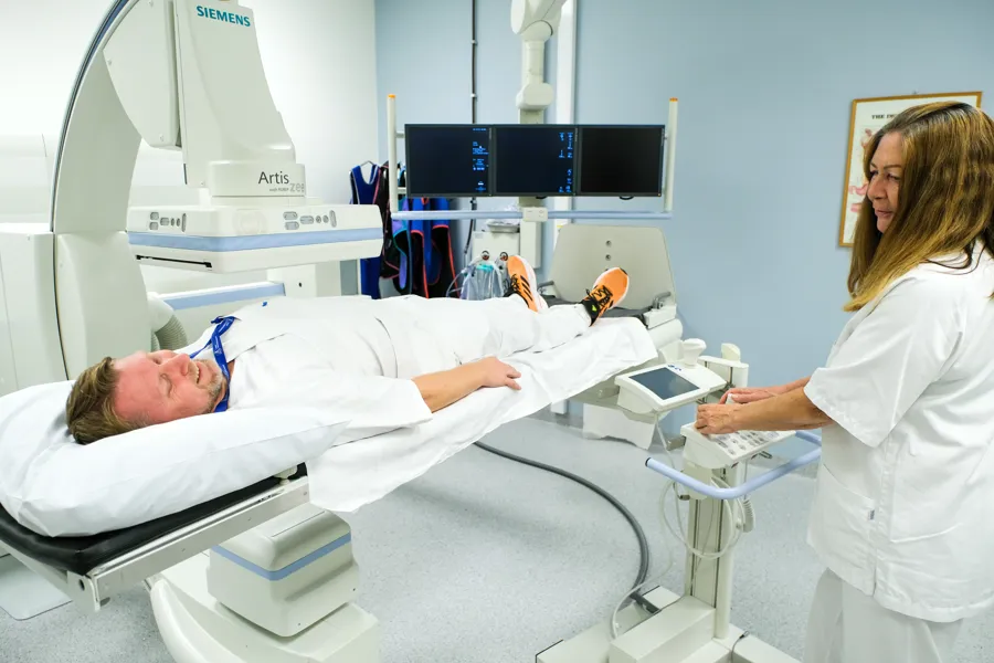 Radiograf Lasse Klepp Paulsen tester benken