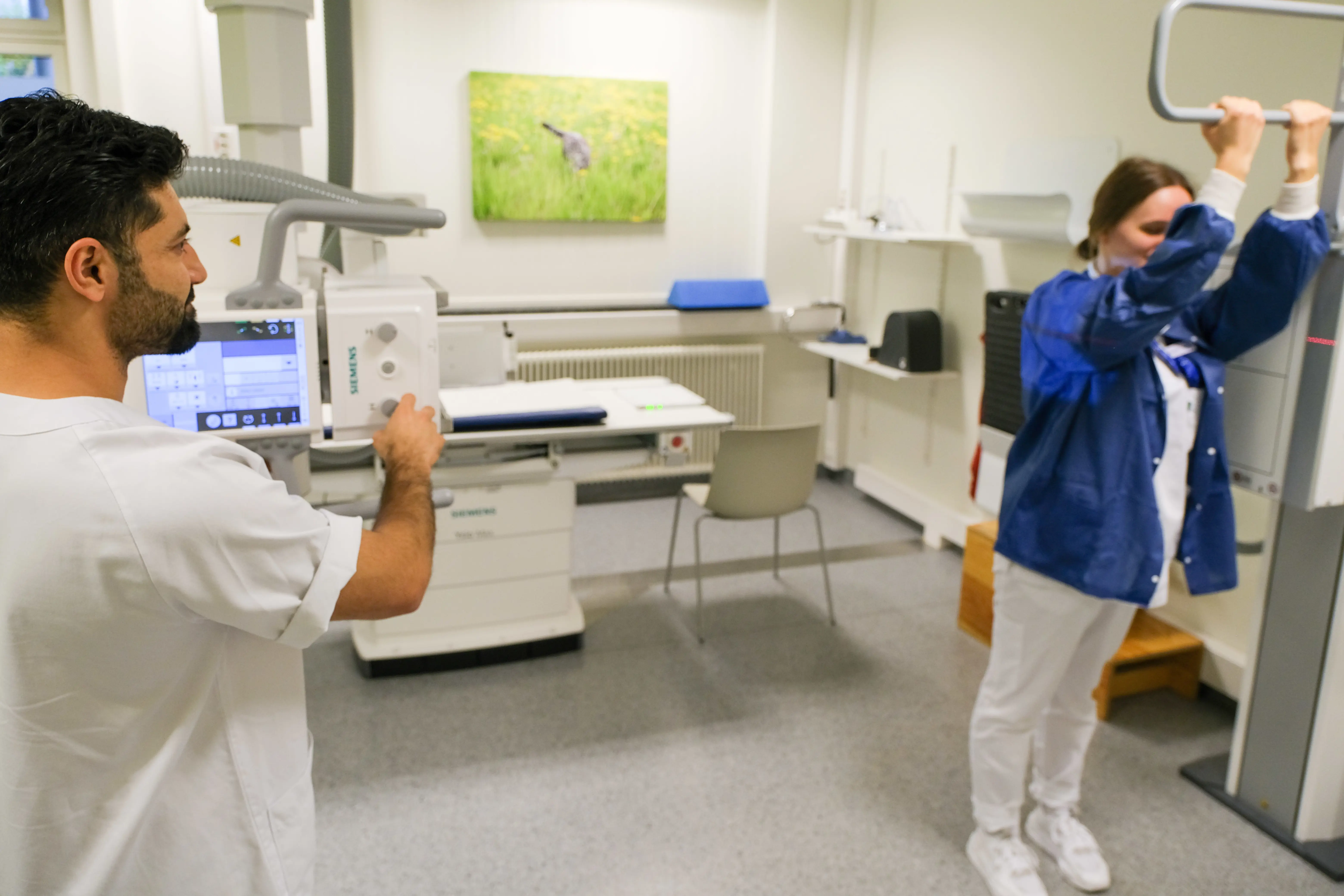 Samir Yawar og Natalie Kowalik jobber som radiografer i Vestre Viken HF.