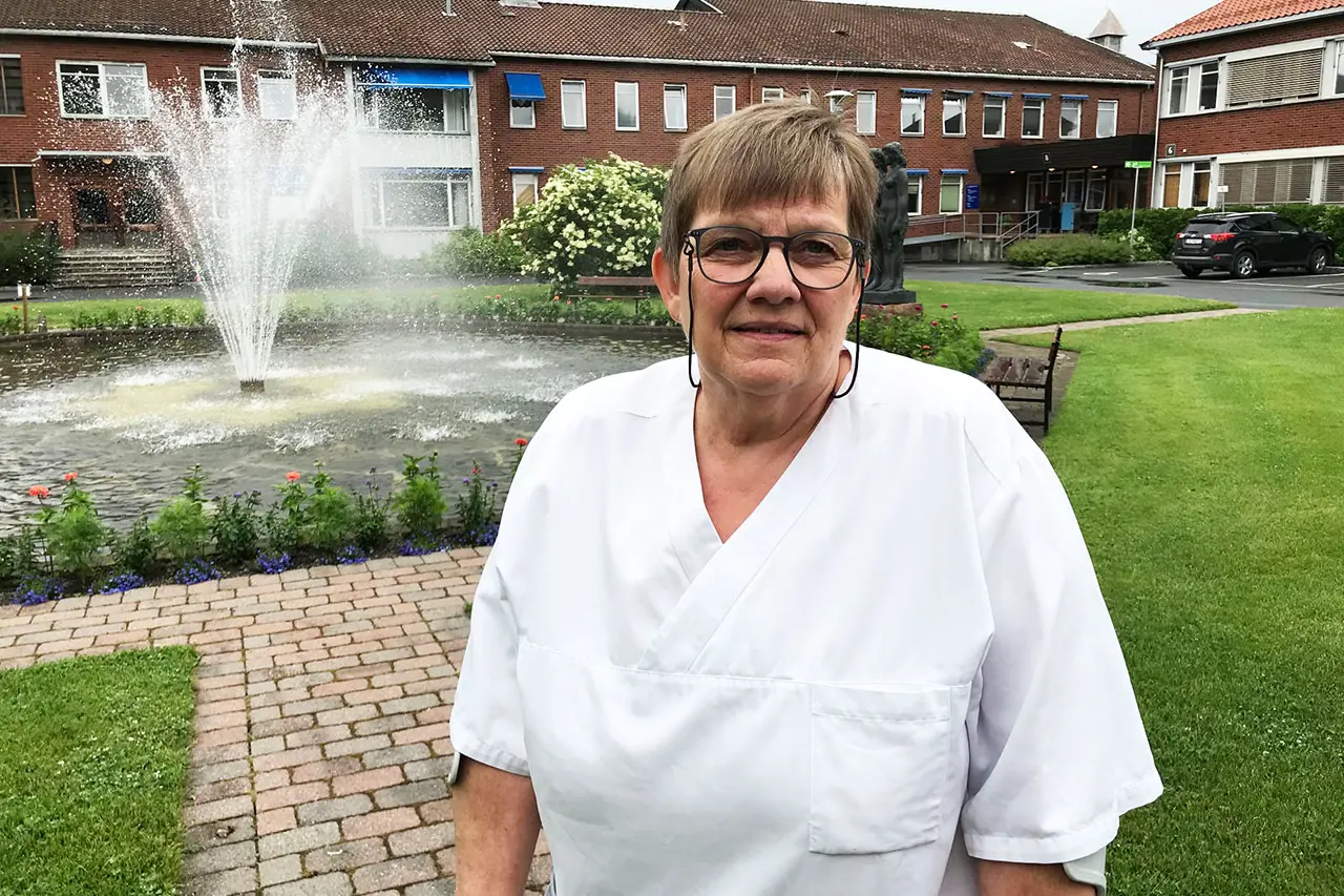 Anne Rudningen ble feiret etter 45 års ansettelse på Blakstad sykehus.