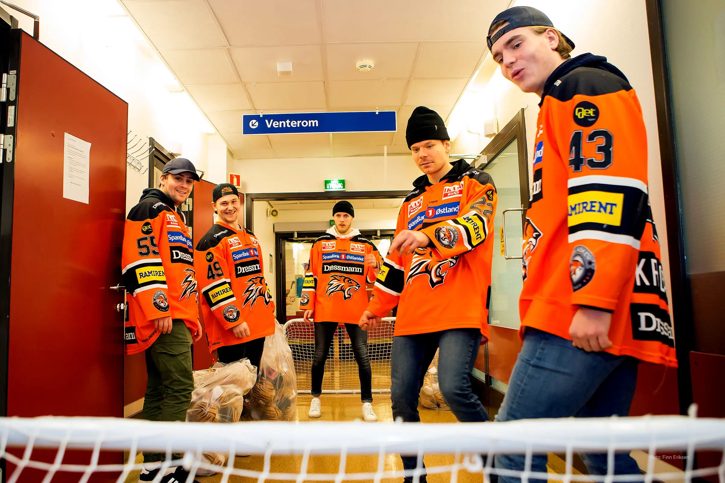 Ishockeyspillere besøkte Drammen sykehus