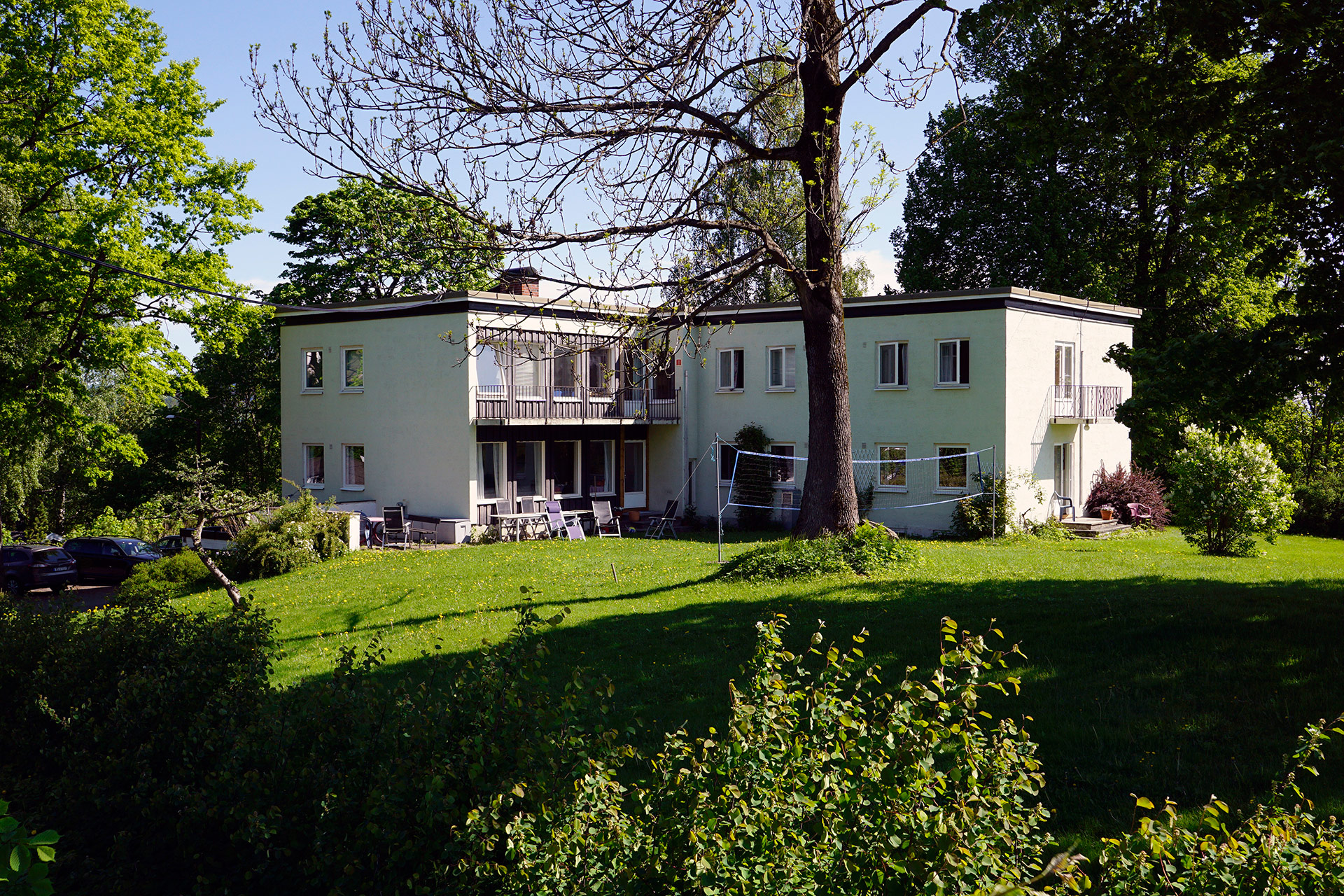 Et hus med en stor hage