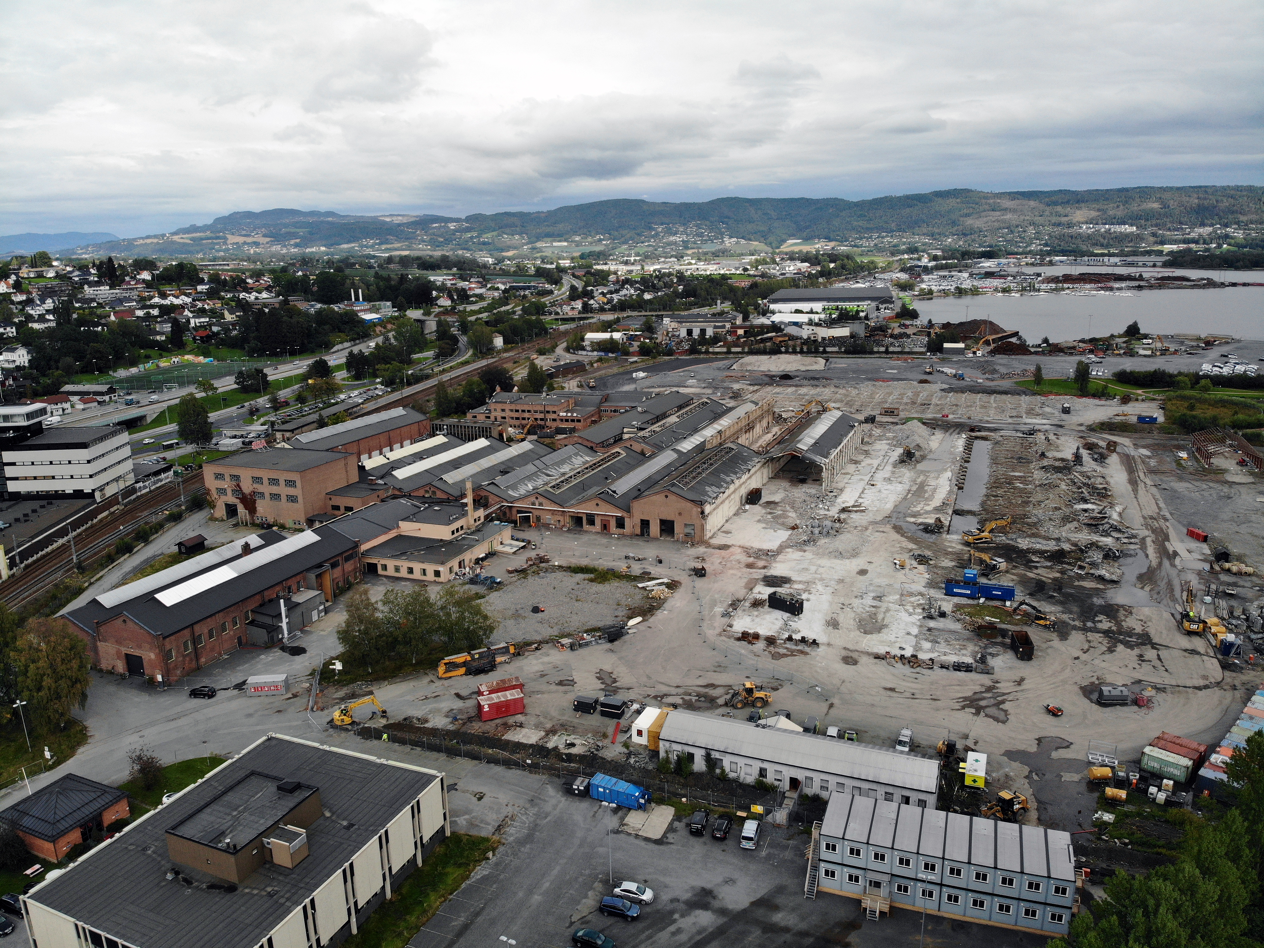 Brakerøya: Riving av gamle bygg høst 2019