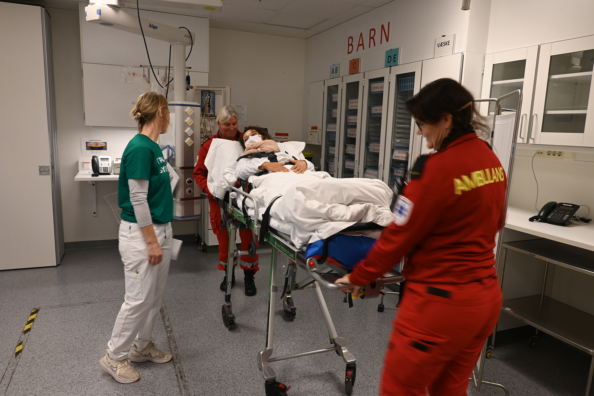 En gruppe mennesker på et sykehus