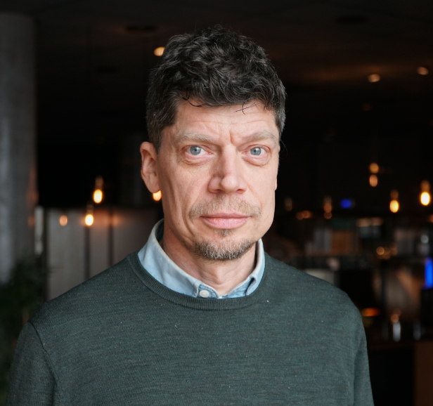En mann med skjegg