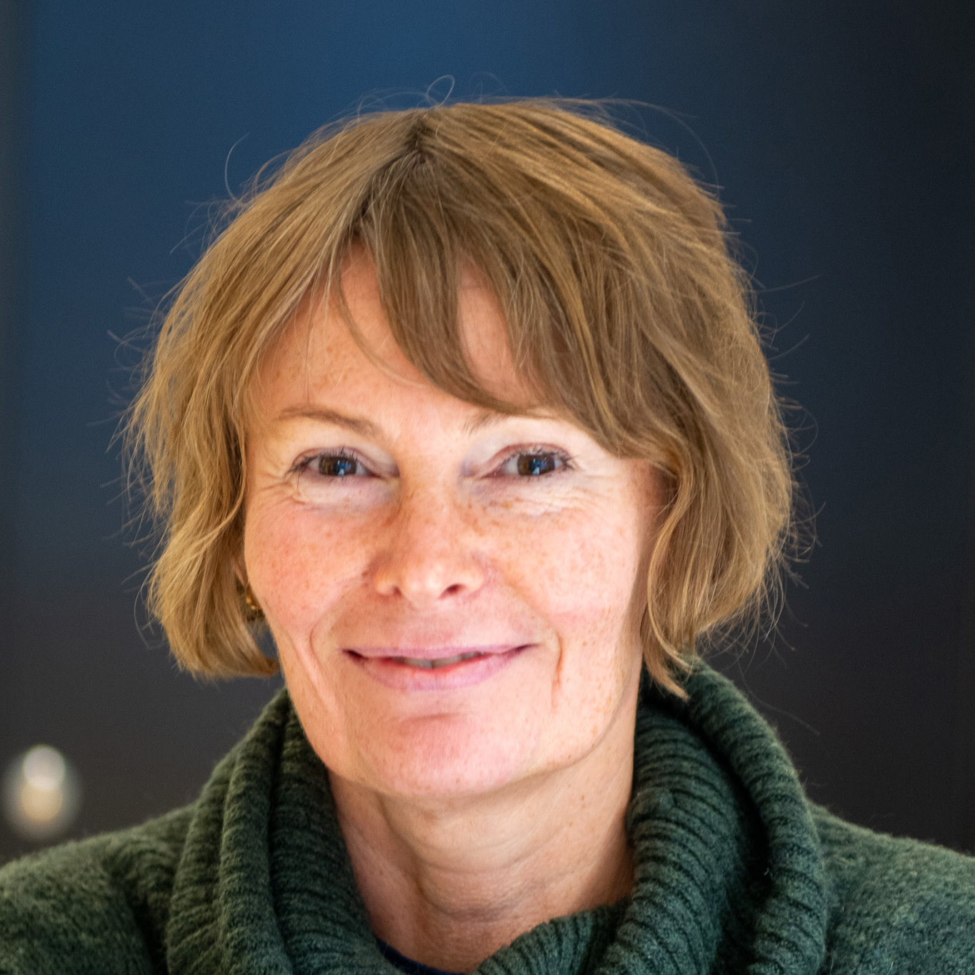 En person med blondt hår