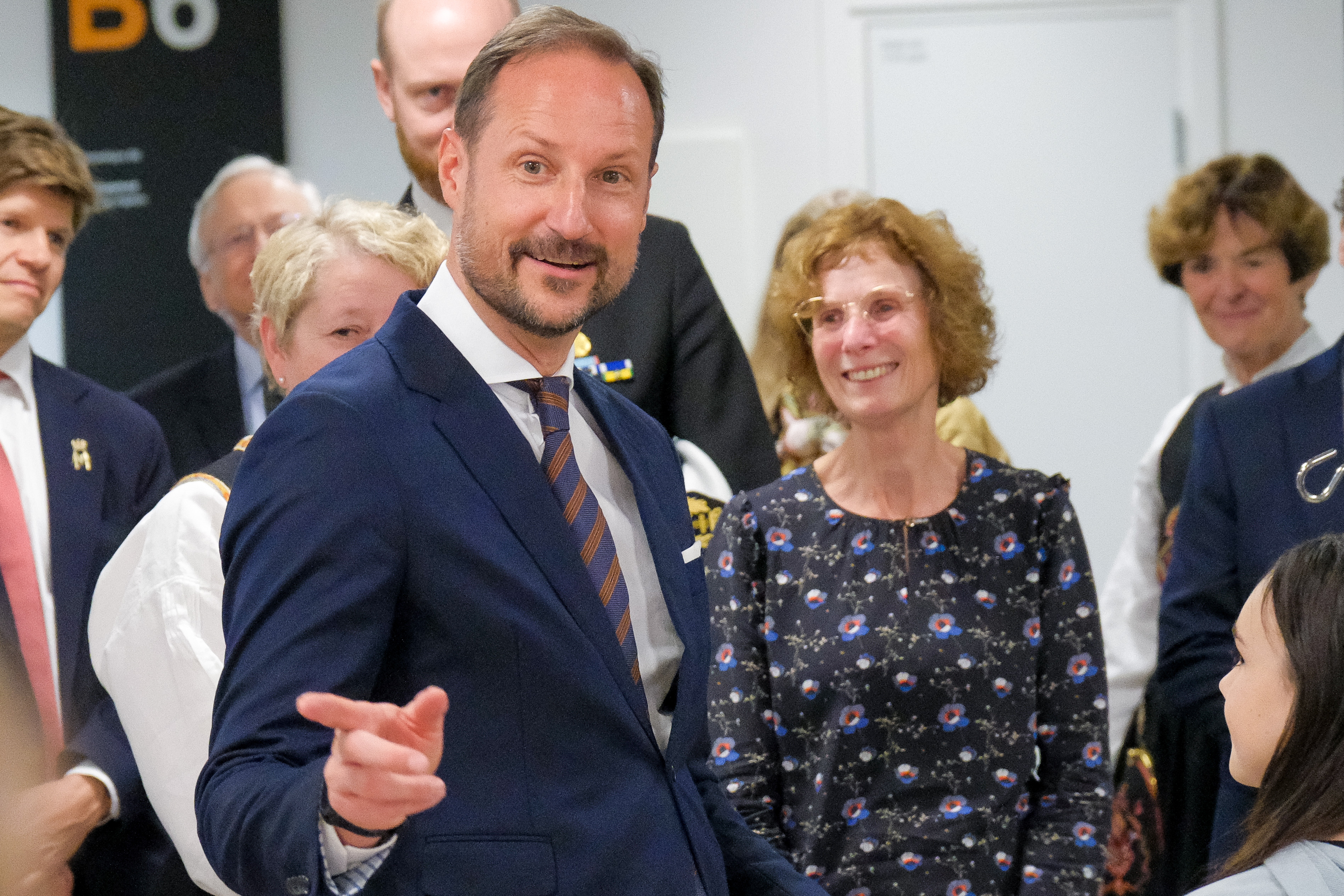 En mann og en kvinne som smiler