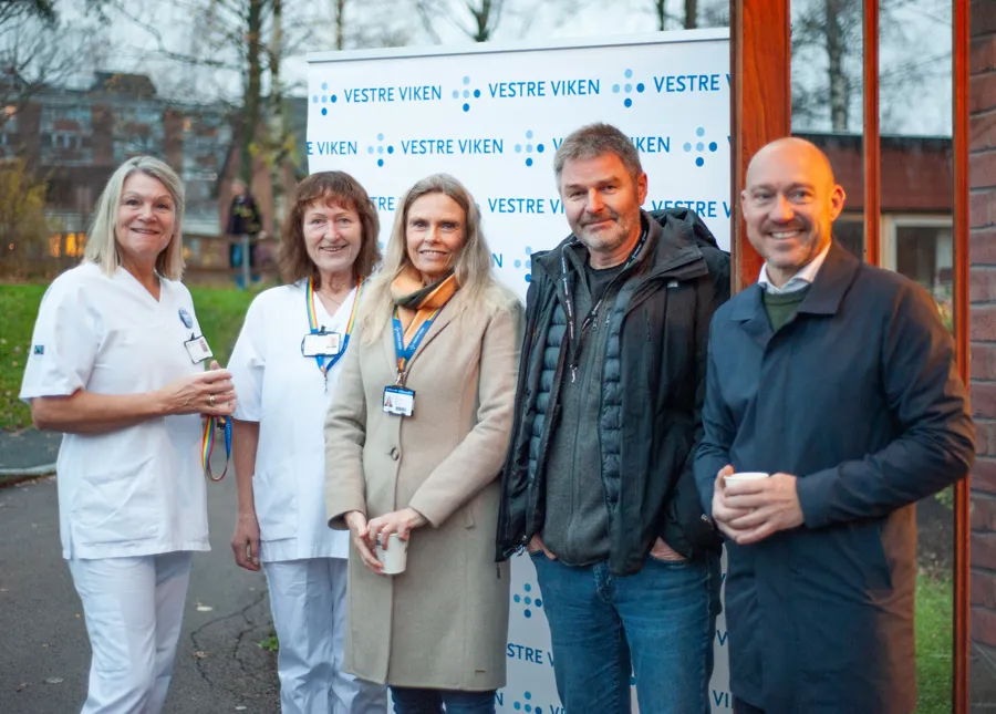 Sekretærene Tine Berg-Hansen og Brit Heggelund sammen med administrerende direktør Lisbeth Sommervoll, klinikkdirektør