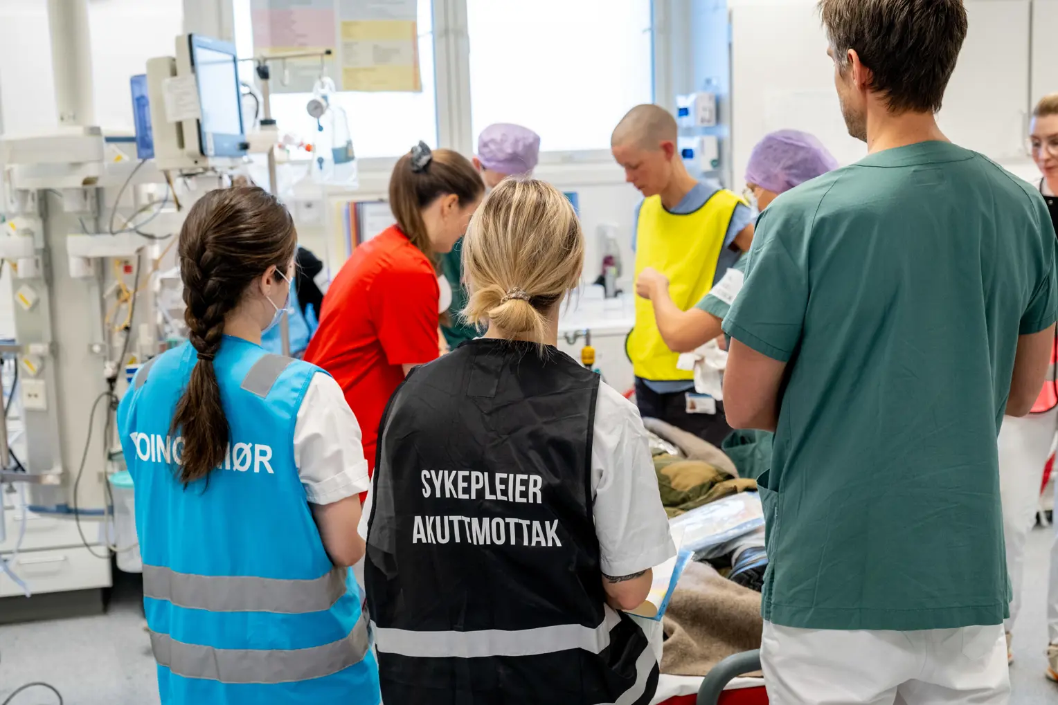 Observatører og ansatte ved Drammen sykehus under beredskapsøvelse