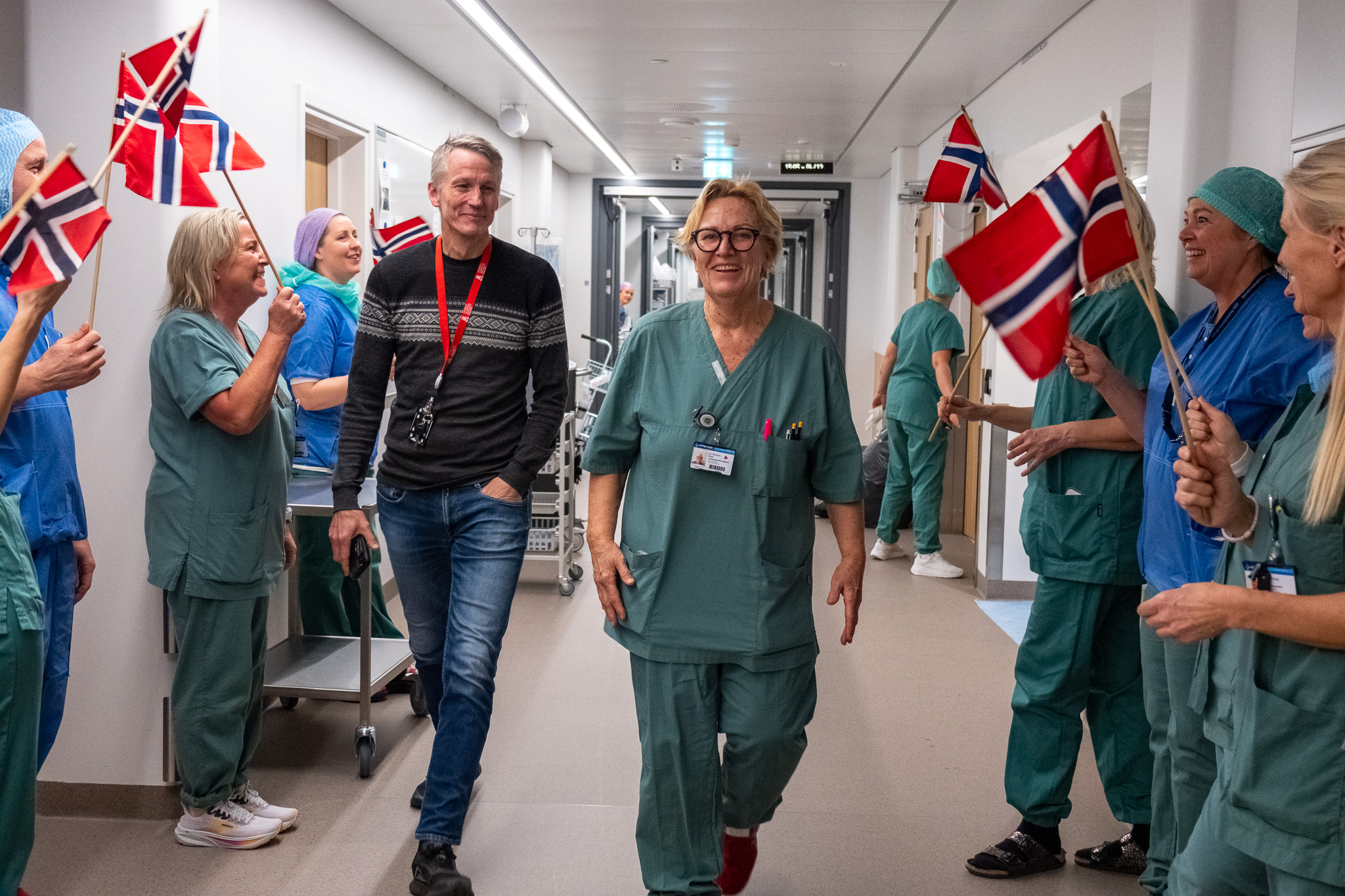 En gruppe mennesker i uniform