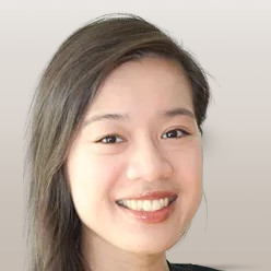 En person som smiler til kameraet